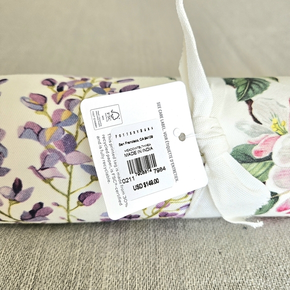 Meadow Table Throw - Picture 5 of 5